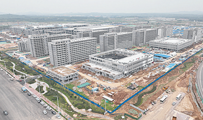 青島新型顯示產業園 走在前，開新局，力爭2024年末產值突破500億元